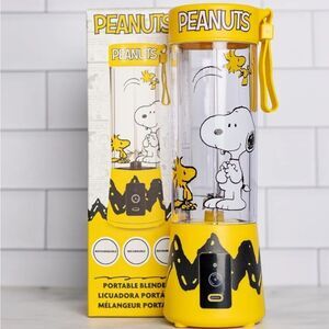 Uncanny Brands Peanuts, Snoopy, & Woodstock USB Rechargeable Portable Blender